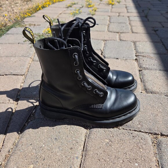 Sz 7 (UK 5) Dr. Martens Black "Jameson" Leather Zipper Boots LIKE NEW - Picture 2 of 10